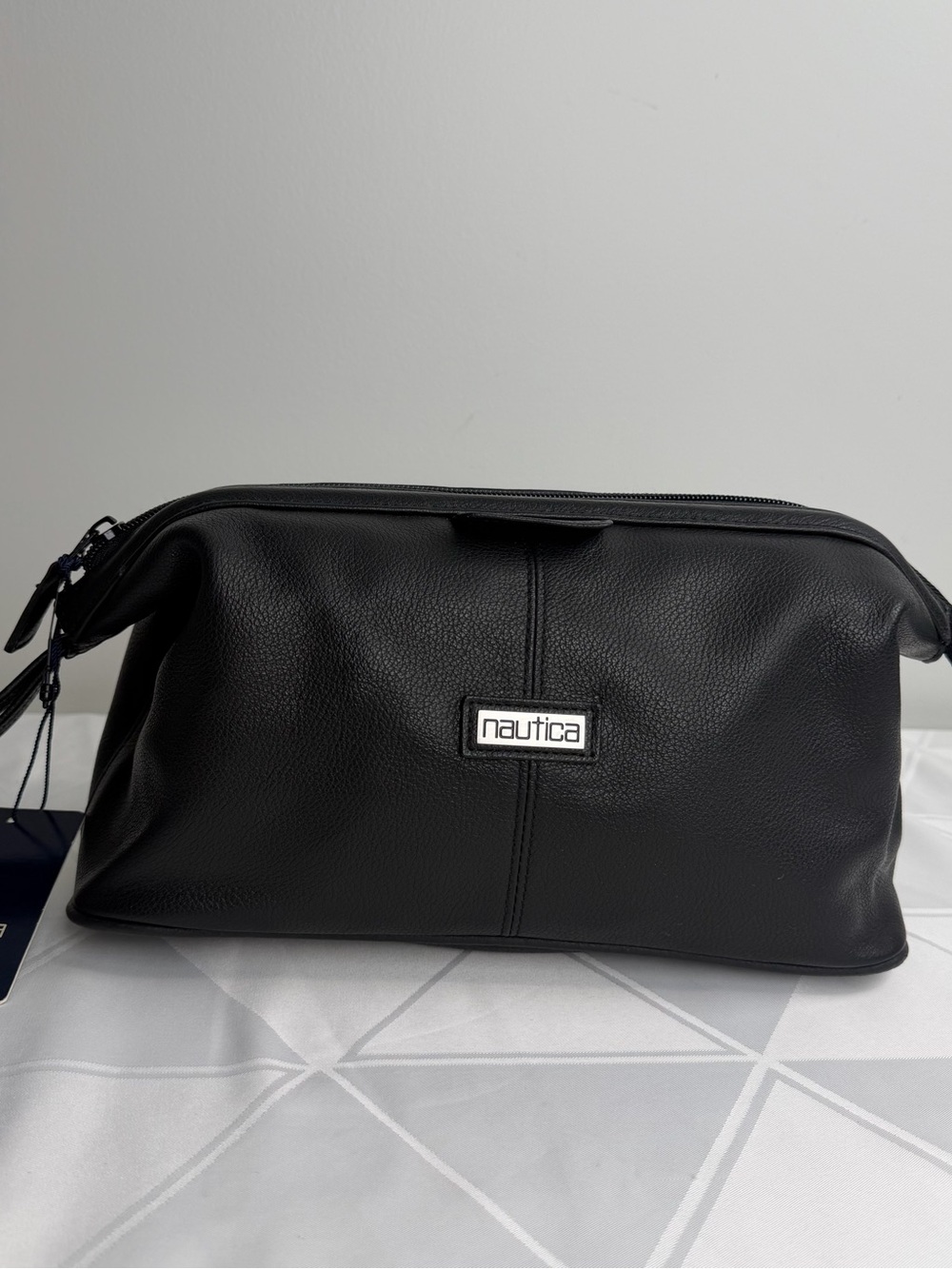 Vintage Nautica Men's Full grain Leather Black Travel Kit  Silver Logo Handle